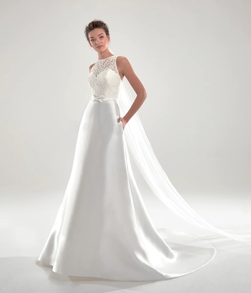 Abito da sposa con gonna liscia e luminosa dalle linee pulite